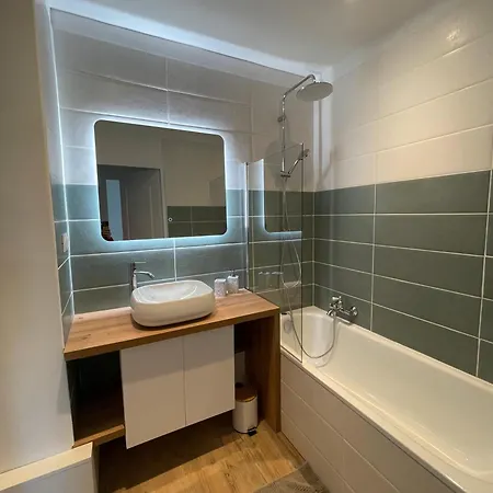 A 100m De La Apartment