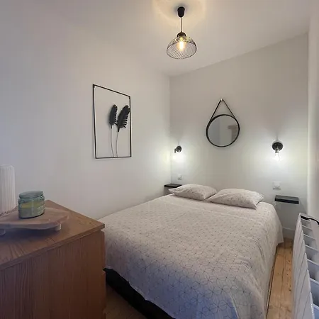 A 100m De La Apartment *