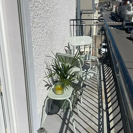 A 100m De La Apartment *